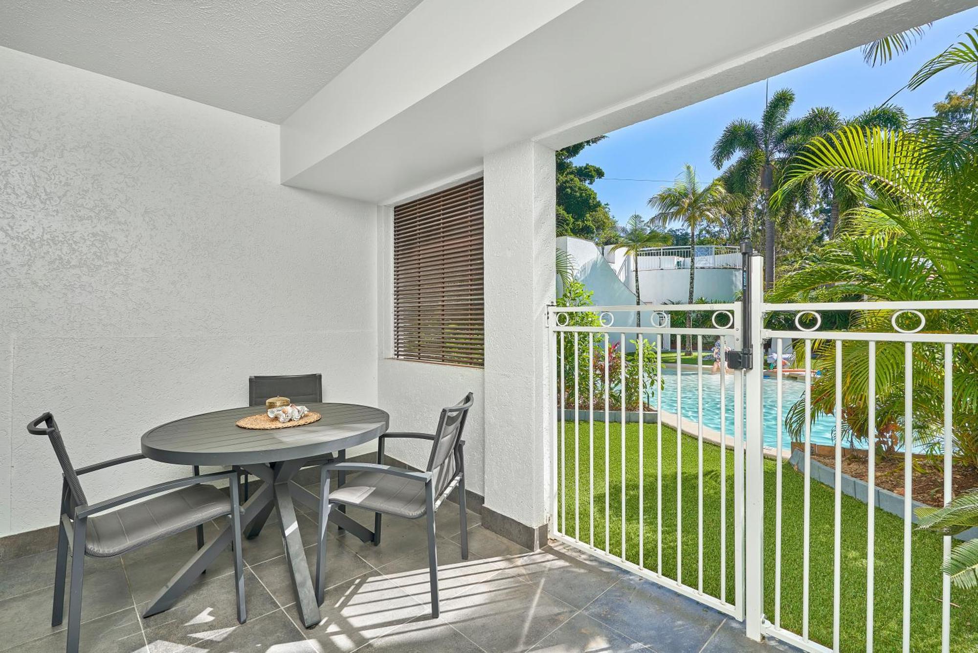 Alassio Apartments With Direct Pool Access Palm Cove Rum bild