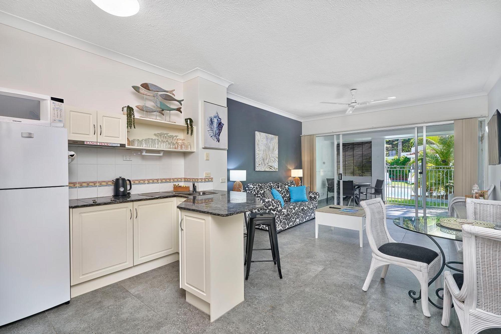 Alassio Apartments With Direct Pool Access Palm Cove Rum bild