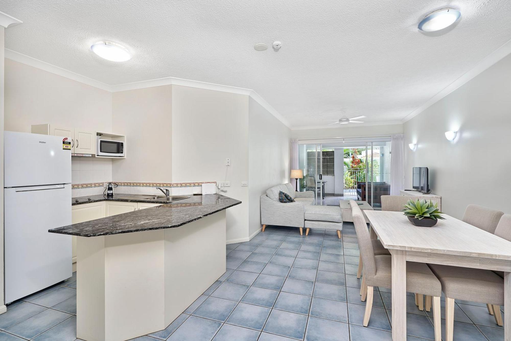 Alassio Apartments With Direct Pool Access Palm Cove Rum bild