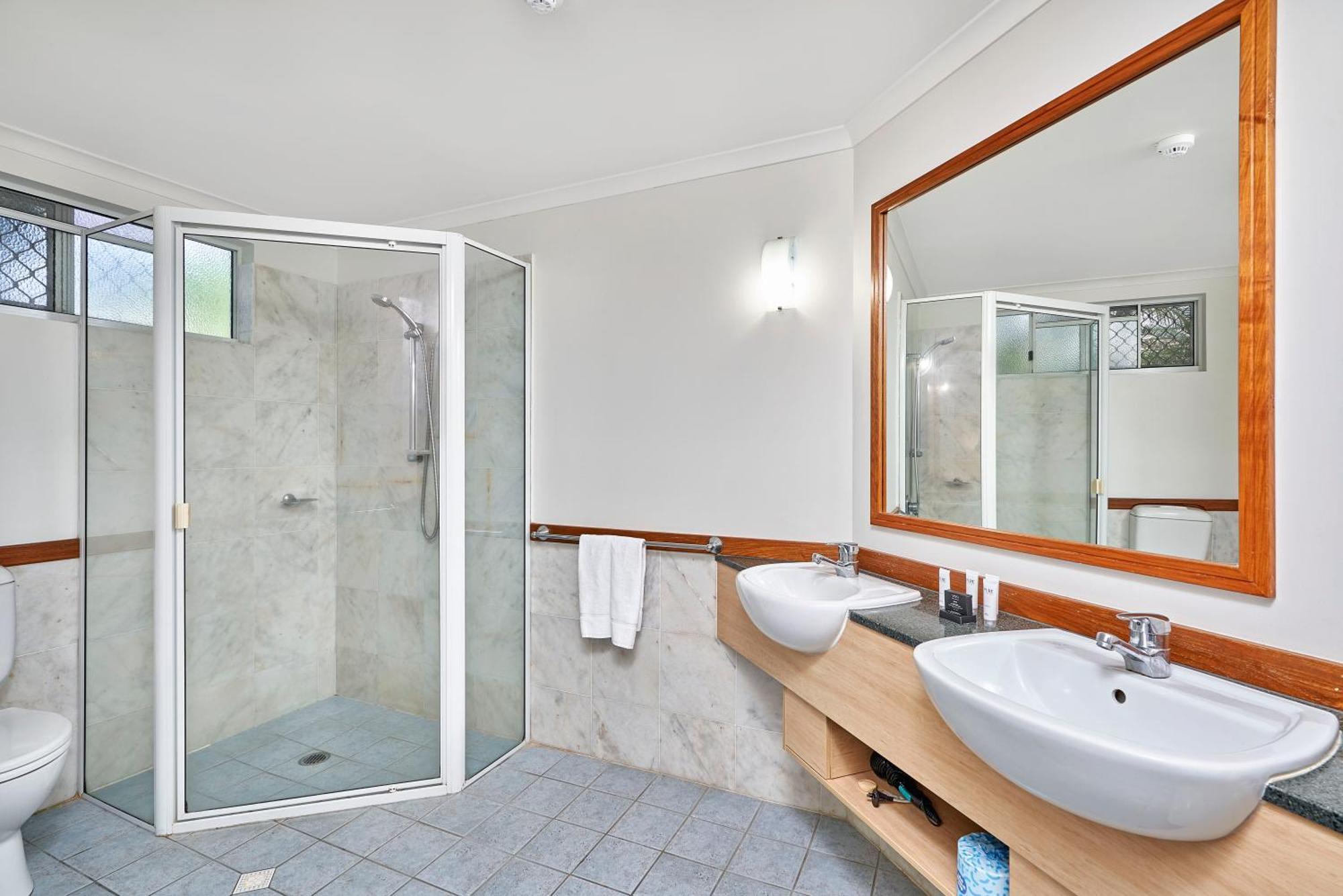 Alassio Apartments With Direct Pool Access Palm Cove Rum bild