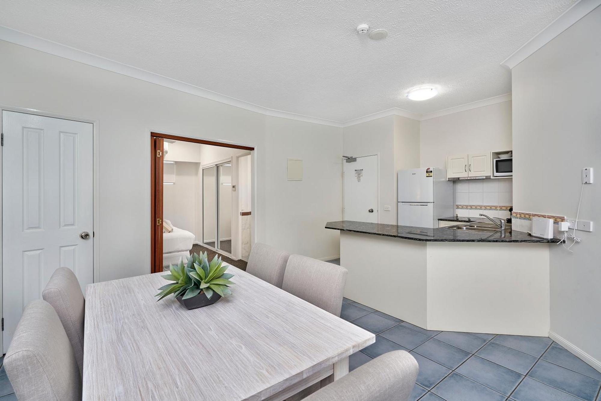Alassio Apartments With Direct Pool Access Palm Cove Rum bild